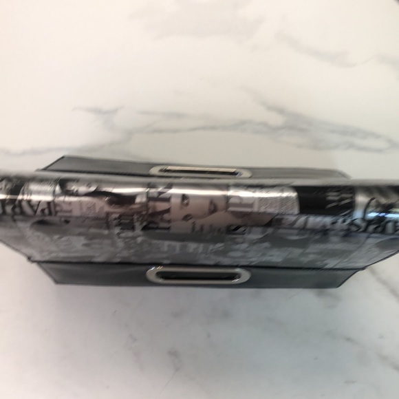 Olivia Miller Cut Handle Magazine Clutch - Picture 10 of 14